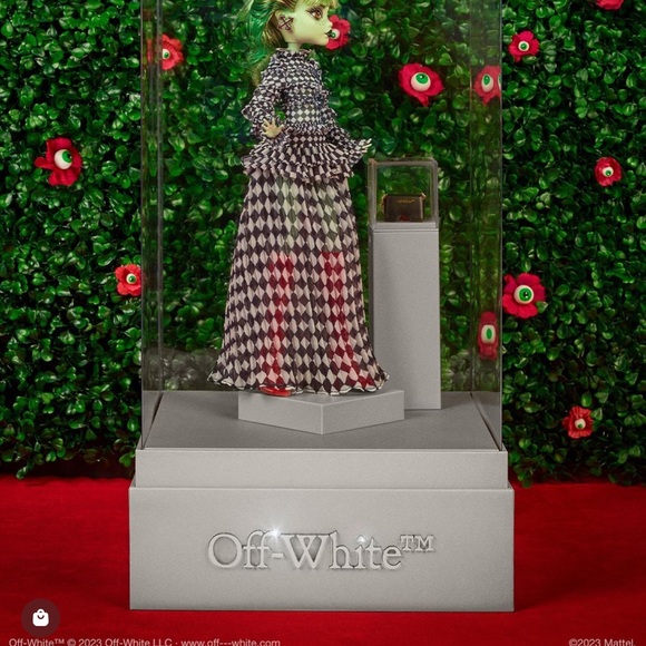 Off-White c/o Monster High Harmonie Ghoul Doll - Picture 6 of 14